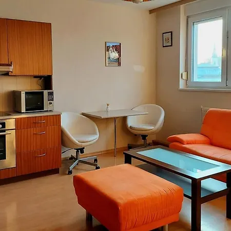 Cozy 1 Bed Floor In The Old Town Apartment *